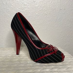 Steve Madden Stripped Heels Size 9 WOMENS